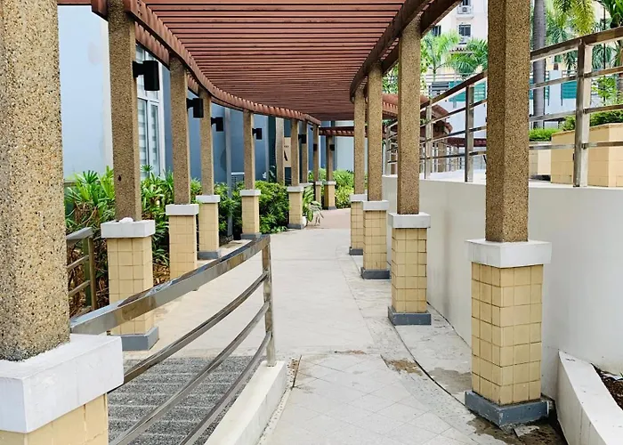 One Palm Tree - 10a With Balcony - Across Terminal 3 Airport Apartment