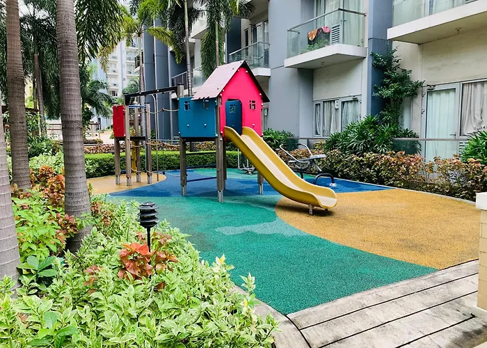 One Palm Tree - 10a With Balcony - Across Terminal 3 Airport Apartment *