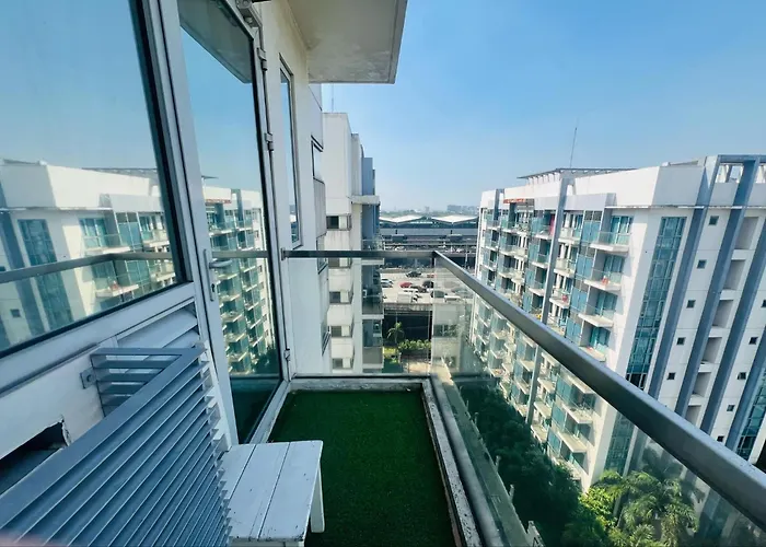 Apartment One Palm Tree - 10a With Balcony - Across Terminal 3 Airport Manila