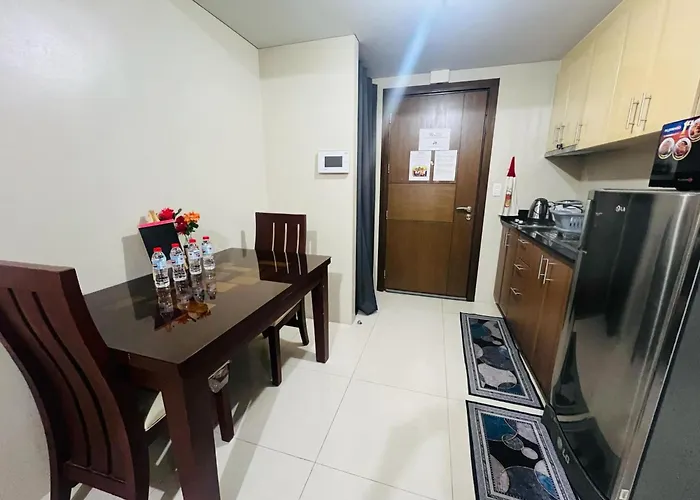 One Palm Tree - 10a With Balcony - Across Terminal 3 Airport Apartment Manila