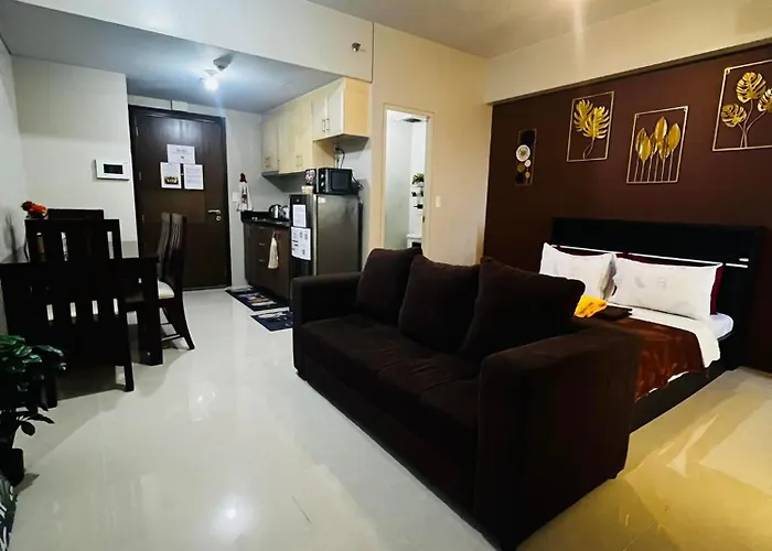 One Palm Tree - 10a With Balcony - Across Terminal 3 Airport Apartment Manila